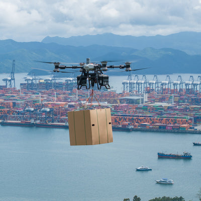 DJI FlyCart 100 beim Lastentransport im Hafenbereich