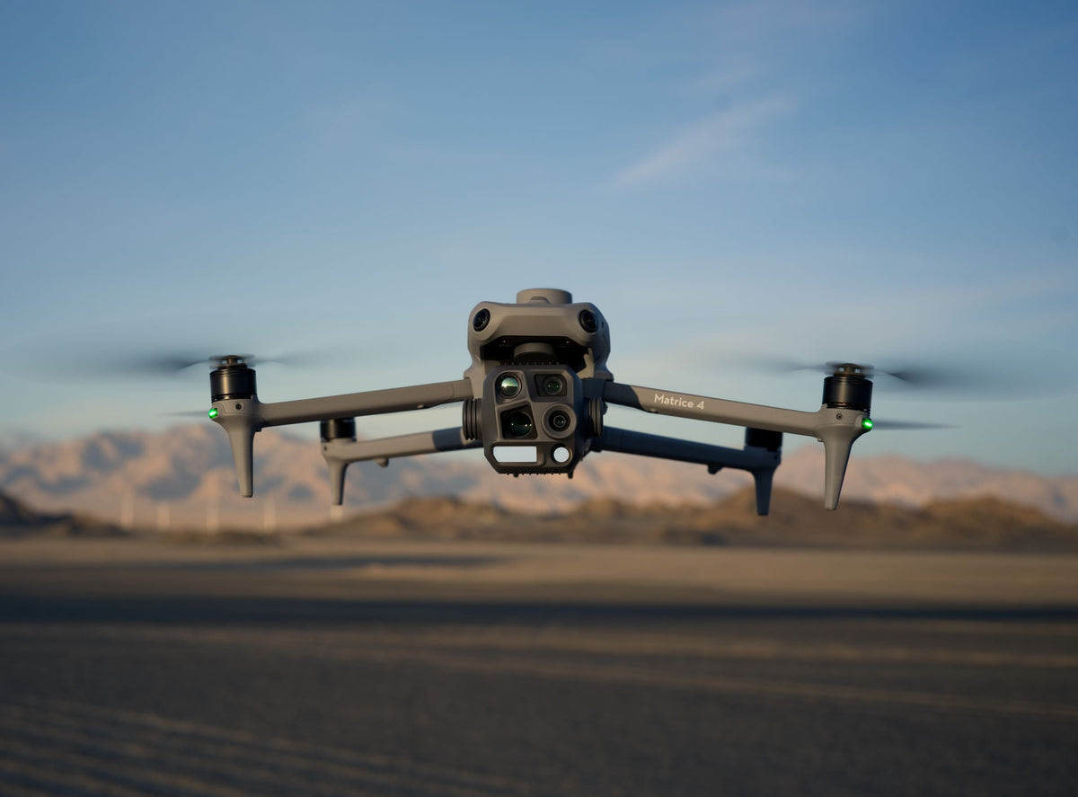 Frontalansicht der DJI Matrice 4T Drohne