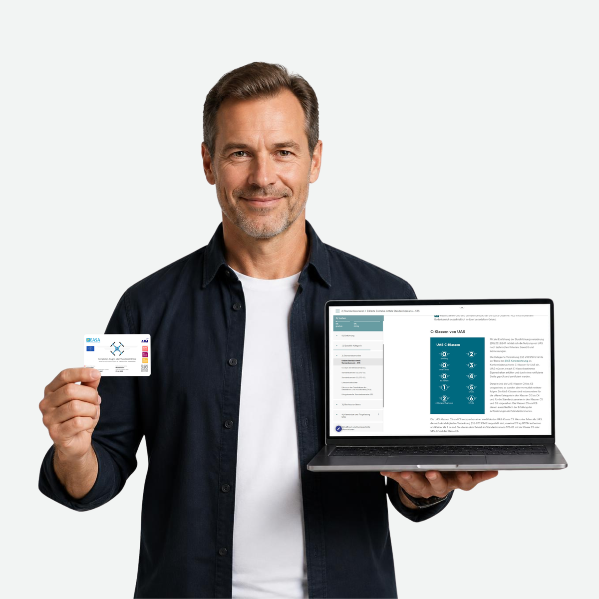 STS-Drohnenpilot hält das STS-Fernpiloten-Zeugnis sowie ein Laptop mit der STS-Online-Schulung in die Kamera