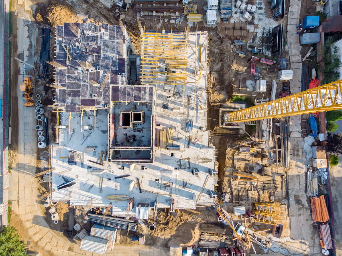 Luftaufnahme einer Baustelle im Hochbau