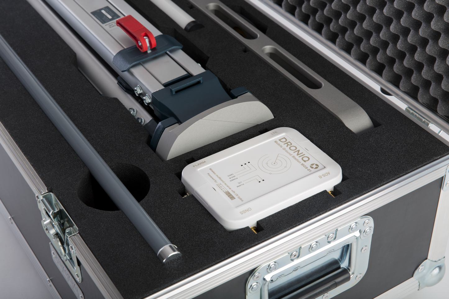 Die Mobile Ground Station (kurz MGS) ist eine mobile Verkehrsempfangsstation und dient in Kombination mit dem HOD4track Deutschland der Unterstützung von UAS-Fernpiloten beim Flug außerhalb der Sichtweite (BVLOS).