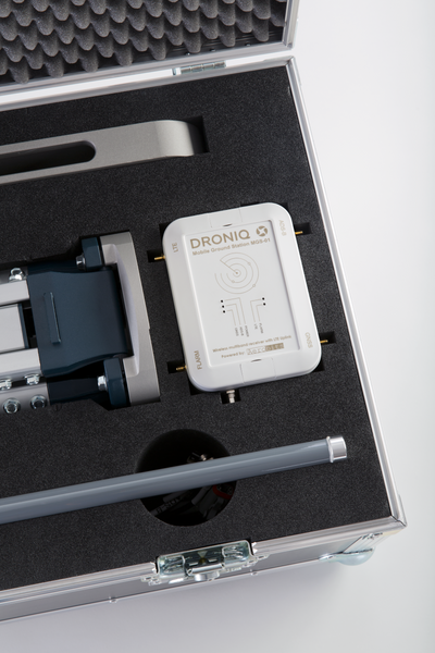 Die Mobile Ground Station (kurz MGS) ist eine mobile Verkehrsempfangsstation und dient in Kombination mit dem HOD4track Deutschland der Unterstützung von UAS-Fernpiloten beim Flug außerhalb der Sichtweite (BVLOS).