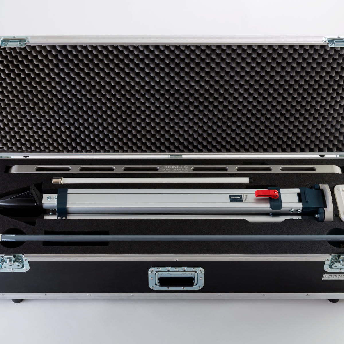 Die Mobile Ground Station (kurz MGS) ist eine mobile Verkehrsempfangsstation und dient in Kombination mit dem HOD4track Deutschland der Unterstützung von UAS-Fernpiloten beim Flug außerhalb der Sichtweite (BVLOS).