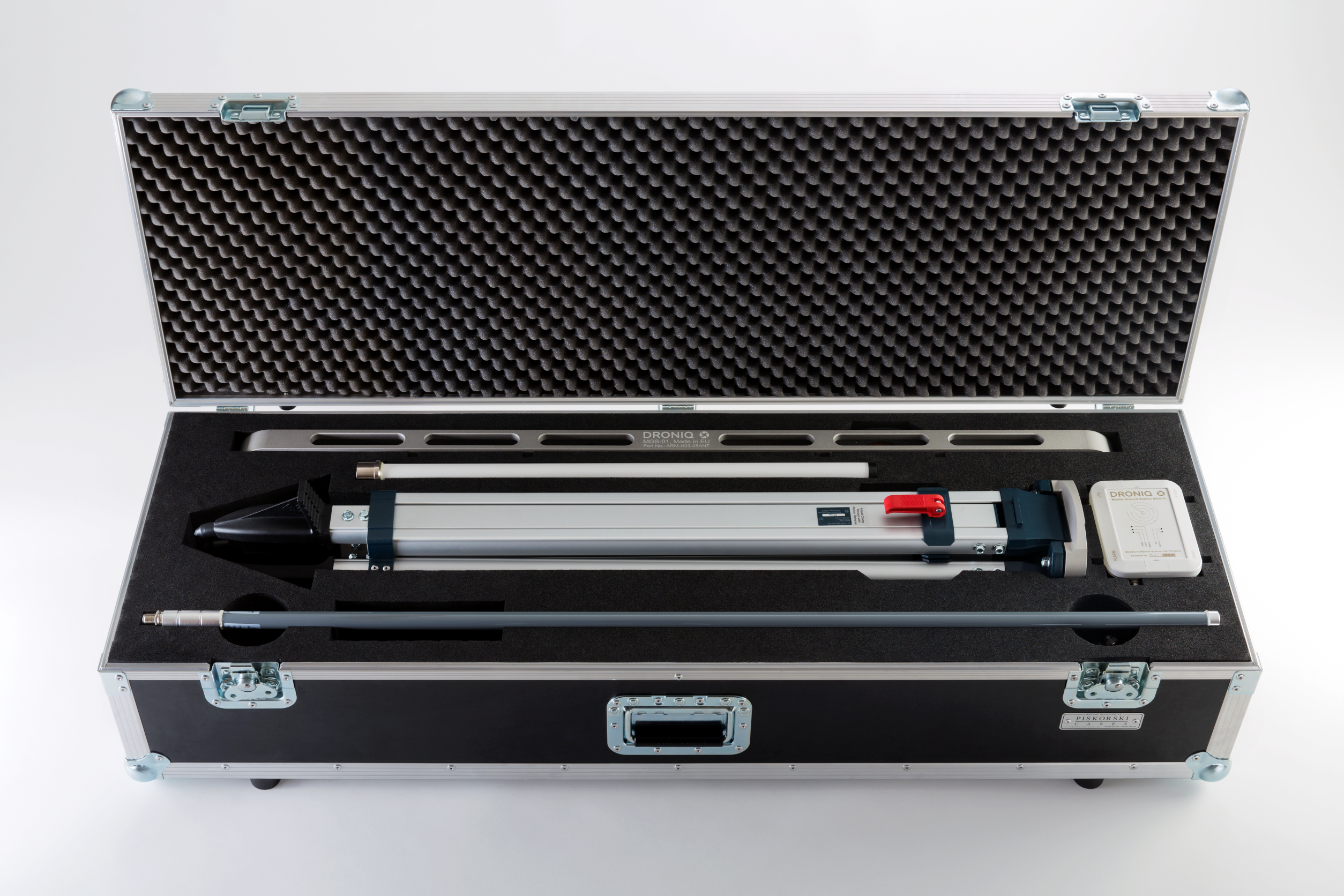 Die Mobile Ground Station (kurz MGS) ist eine mobile Verkehrsempfangsstation und dient in Kombination mit dem HOD4track Deutschland der Unterstützung von UAS-Fernpiloten beim Flug außerhalb der Sichtweite (BVLOS).