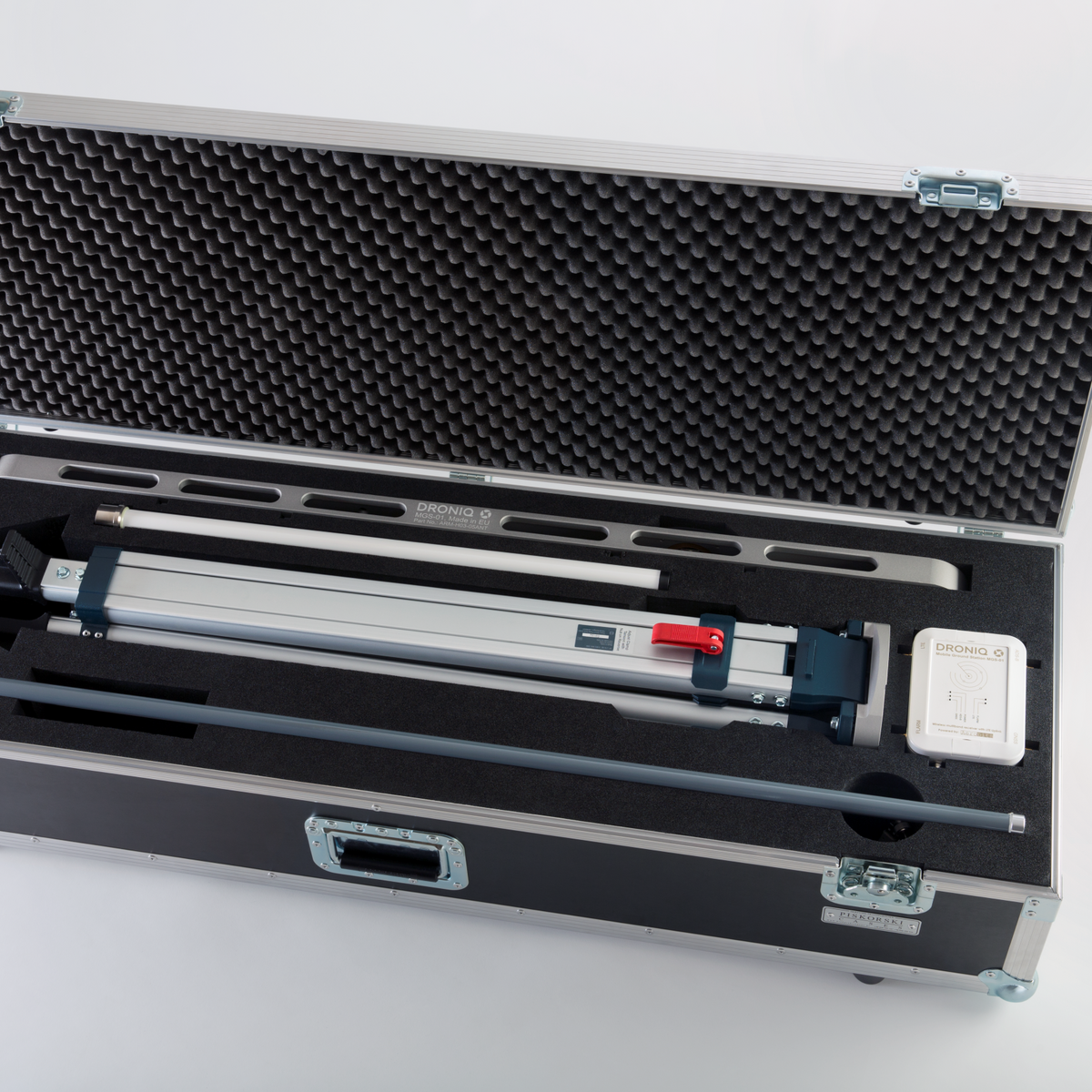 Die Mobile Ground Station (kurz MGS) ist eine mobile Verkehrsempfangsstation und dient in Kombination mit dem HOD4track Deutschland der Unterstützung von UAS-Fernpiloten beim Flug außerhalb der Sichtweite (BVLOS).